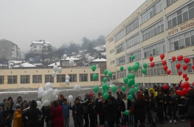 Тържество за 3-ти март в Трето ОУ „Братя Миладинови“