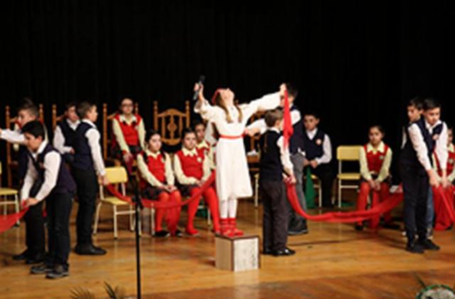 Ученици изнесоха патриотичен спектакъл в Банско