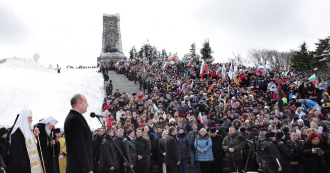 Хиляди българи изкачиха Шипка на 3 мартШипка е капитал от