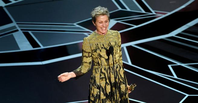 Франсис Макдорманд изправи публиката на крака на тазгодишните Оскари буквално Тя