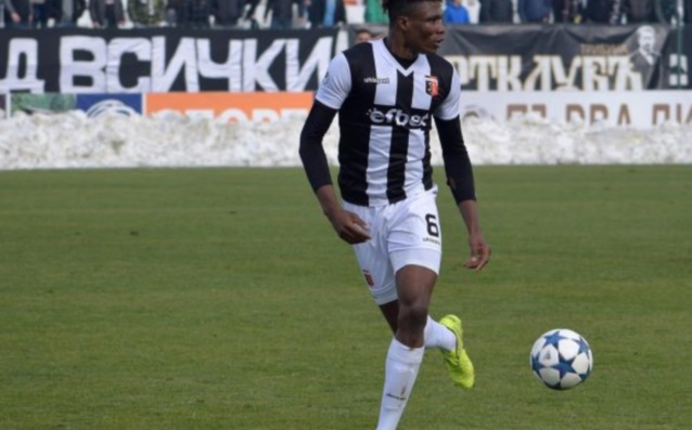 Футболистът на представителния отбор на Локомотив Стивън Езе получи повиквателна