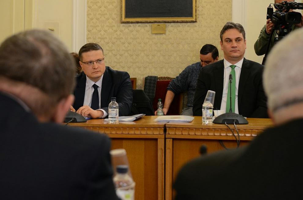 Кандидатите за шеф на антикорупционния орган Николай Николов (вляво) и Пламен Георгиев (вдясно)