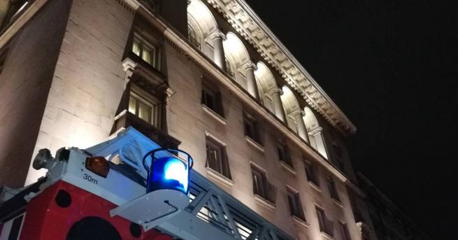 Пожар избухна в хотел Балкан бившия Шератон в центъра на