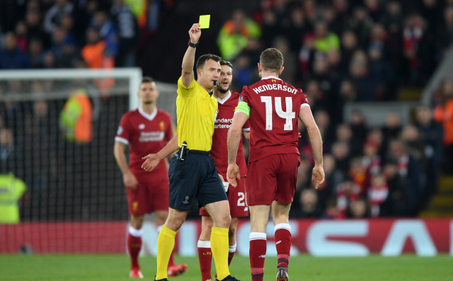 Капитанът на Ливърпул Джордан Хендерсън напусна накуцвайки терена след нулевото