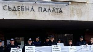 Надзиратели протест