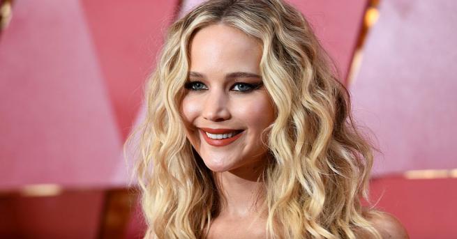 На екрана Дженифър Лорънс изглежда много привлекателна и вълнуваща жена