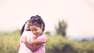 Прегръдка деца