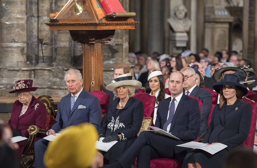 Кралица Елизабет Втора, принц Чарлз, съпругата му Камила, принц Уилям, херцогиня Катрин, принц Хари и годеницата му Меган Маркъл на тържественото честване на Деня на Общността на нациите
