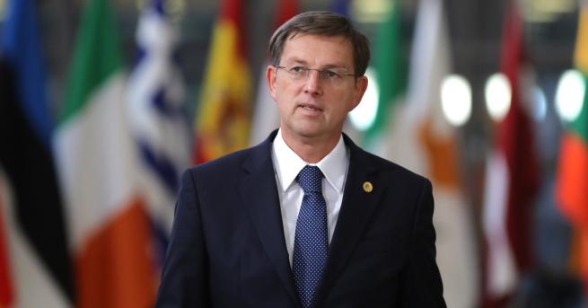 Министър председателят на Словакия Миро Церар подаде оставка в сряда