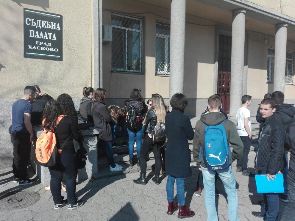 ученици в Хасково искат справедлив процес