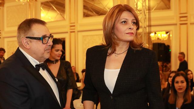Елегантната Десислава Радева се запозна с последните модни тенденции (СНИМКИ)