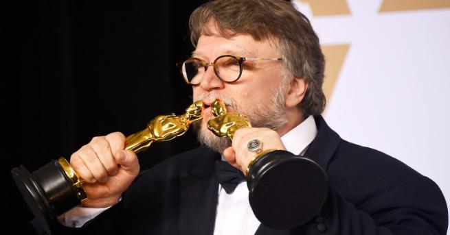 Той е имигрант който иска да трие линиите в пясъка