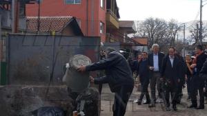 боклуци пред посланици