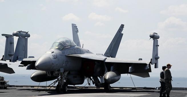 Изтребител на военноморските сили на САЩ се разби край бреговете