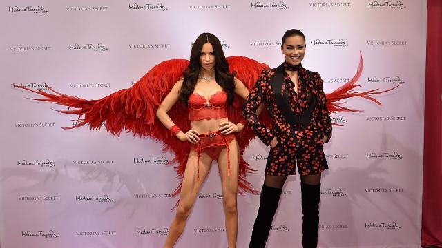 Приличат ли си? Звезди и техните фигури от восък (ГАЛЕРИЯ)