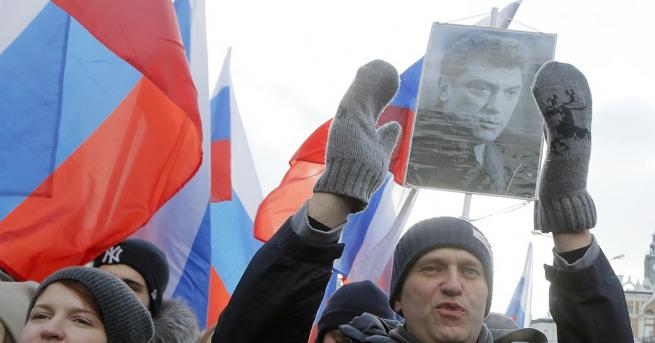 Руският опозиционер Алексей Навални настоя пред сградата където живееше убитият