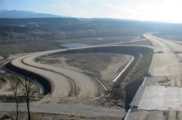 Спират движението край Сандански заради строежа на магистралата