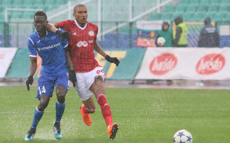 Маскираха Хали Тиам, дълбока резерва се контузи