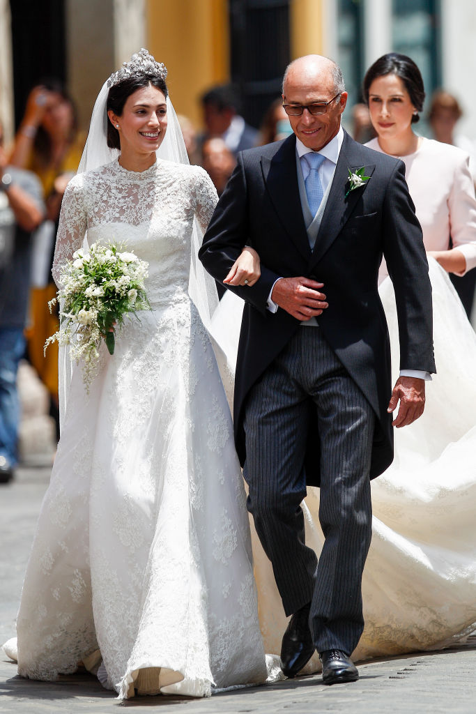 Синът на принц Ернст-Аугуст от Хановер - 32-годишният Кристиан, се ожени за дългогодишната си приятелка - 25-годишната Алесандра де Осма. Двамата си казаха „да“ на 16 март на пищна церемония в Лима, Перу, откъдето е красивата булка.