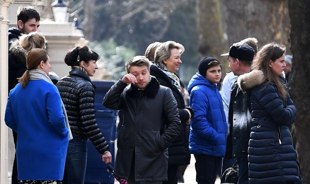 Изгонените руски дипломати напускат Лондон