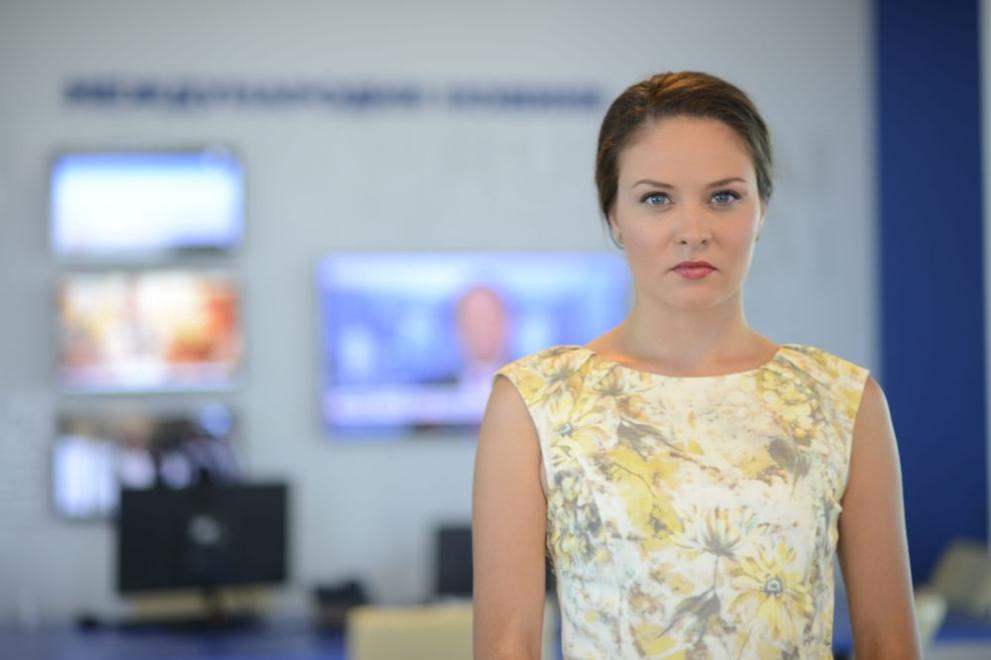  Яна Николова 