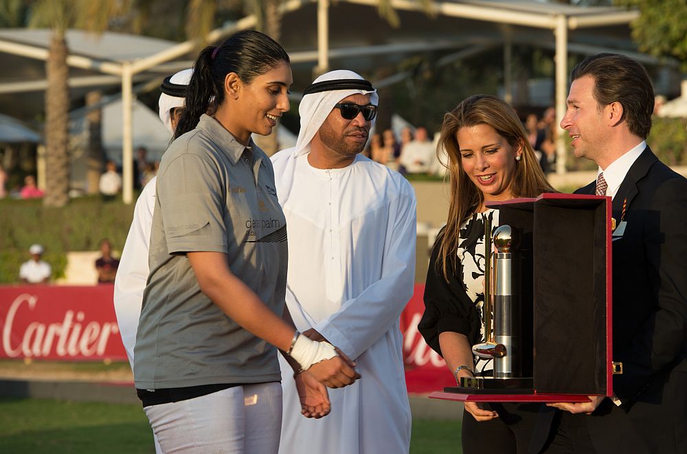 <strong>Бонус: Маита Бинт Мохамед бин Рашид Ал Мактум </strong><br>
<br>
Маита Бинт е дъщеря на шейха на Дубай, Мохамед бин Рашид Ал Мактум. Тя е капитан на националния отбор по карате на Обединените арабски емирства.