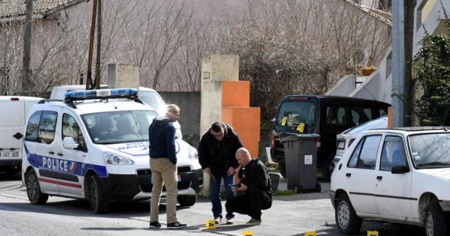 Най малко двама души са загинали при заложническа криза във Франция