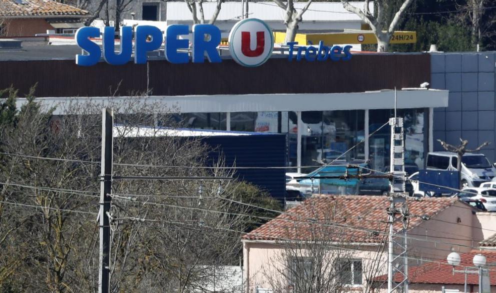  Въоръжен взе заложници в супермаркет 