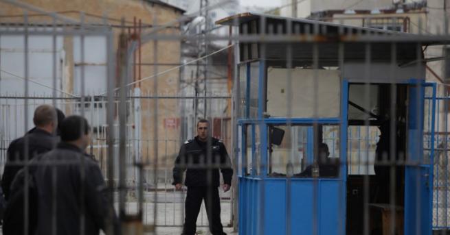 Синдикатът на служителите в затворите в България спира протестите, считано