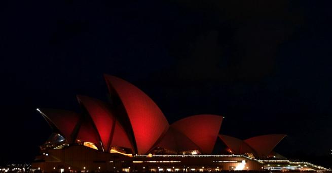 Операта в Сидни и мостът Харбър Бридж потънаха в мрак