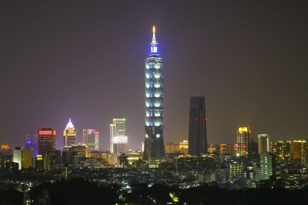 Премиерът на Тайван Сю Ценчан връчи днес на президентката Цай