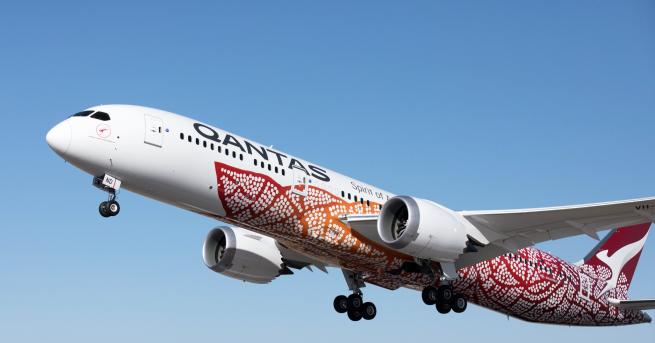 Боинг 787-9 на австралийската авиокомпания Куонтас кацна на лондонското летище