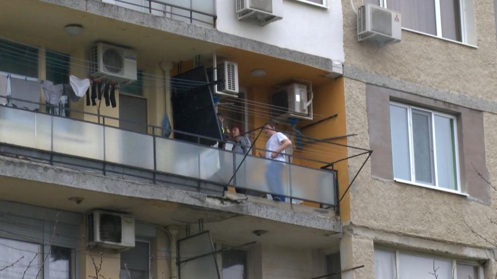  Ученик стреля с въздушна пушка по строителни служащи в Казанлък 