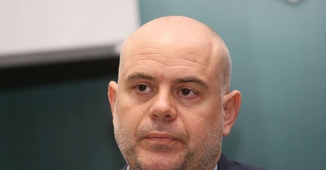 Защитата на Цветан Василев поиска от спецсъда да отстрани ръководителя