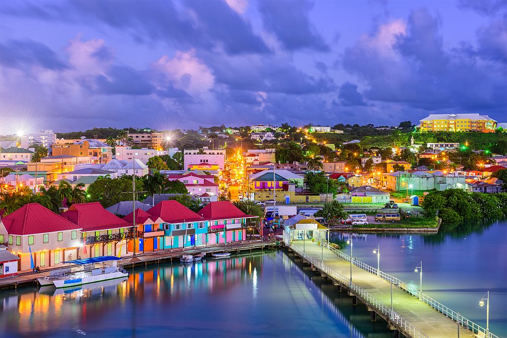 Сейнт Джонс е столицата на островната държава Антигуа и Барбуда на Карибите