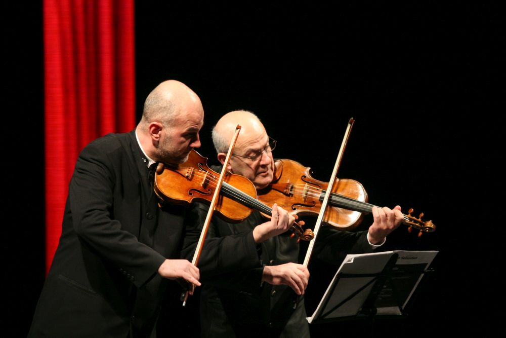 Световноизвестният цигулар Минчо Минчев в дует с Николай Минчев откриха церемонията.