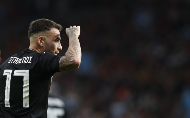 Националите на Аржентина станаха за смях в контролата с Испания