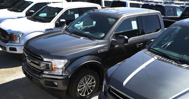 Трите американски автомобилни гиганта General Motors Ford и Fiat Chrysler