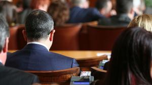 парламент депутати