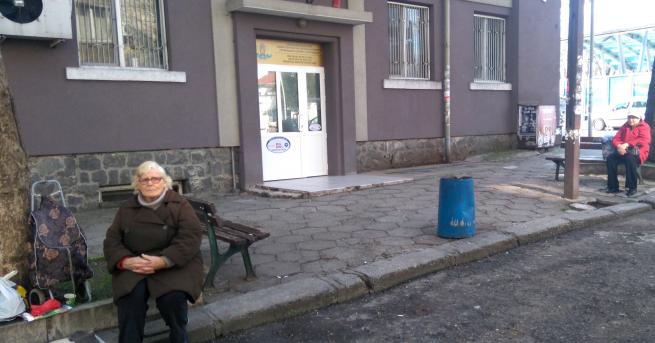 Служителите в Регионалните здравни инспекции включително и тази в Бургас