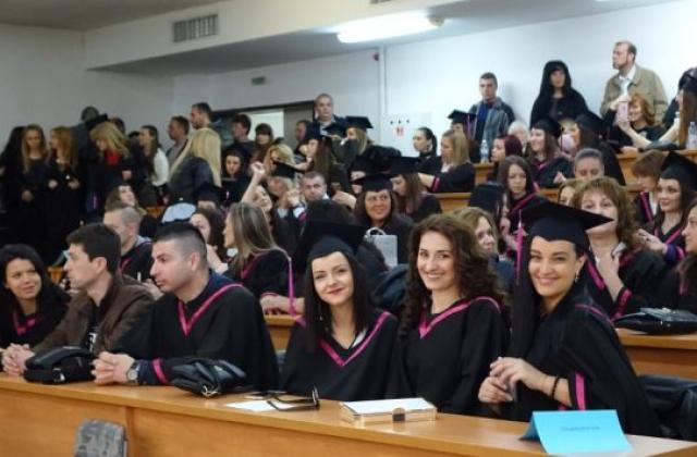 228 абсолвенти получиха дипломите си от Философския факултет на ЮЗУ