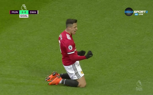 Алексис Санчес удвои преднината на червените дяволи в мача със