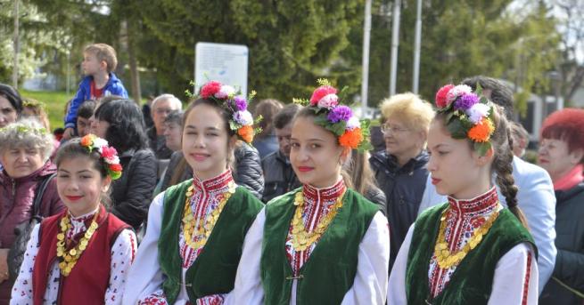 Празнуваме Цветница Днес Православната църква отбелязва християнския празник Цветница наричан