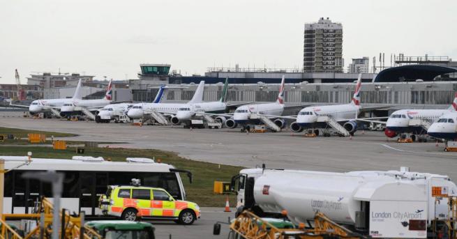 Лондонското летище Станстед възобнови заминаващите си полети, които бяха спрени