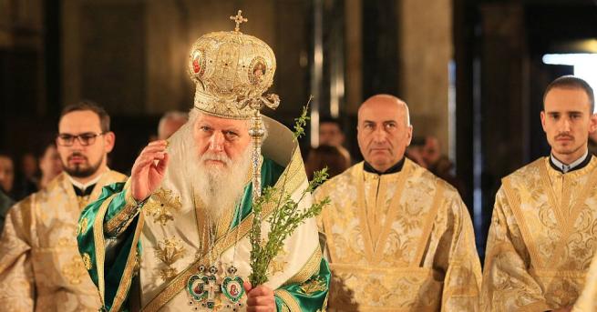 Пожелавам честита Цветница на целия български народ, който пази църковните
