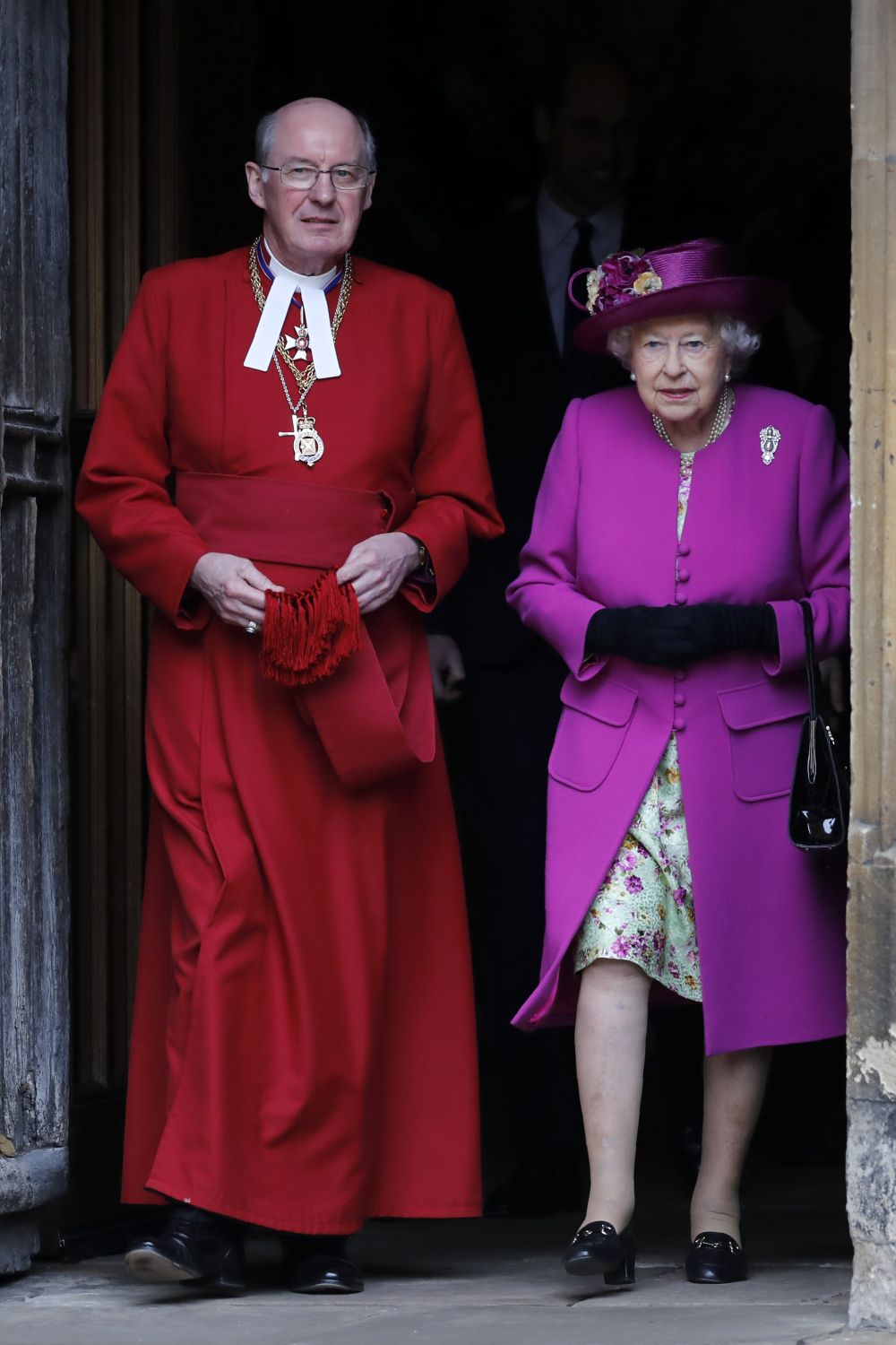 Британската кралица Елизабет Втора, принц Уилям, съпругата му Кейт Мидълтън и други членове на кралското семейство се събраха на великденска църковна служба в параклиса Сейнт Джордж в Уиндзор.<br />
 <br />
Принц Уилям и съпругата му пристигнаха с няколко минути закъснение, а принц Хари и годеницата му Меган Маркъл отсъстваха от церемонията.<br />
 