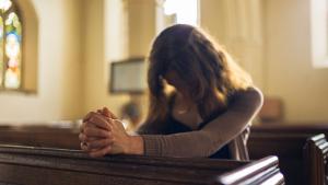 църква жена молитва