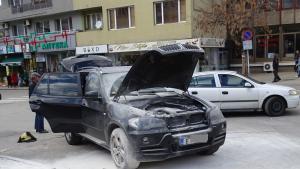 Джип БМВ пламна в движение в Благоевград