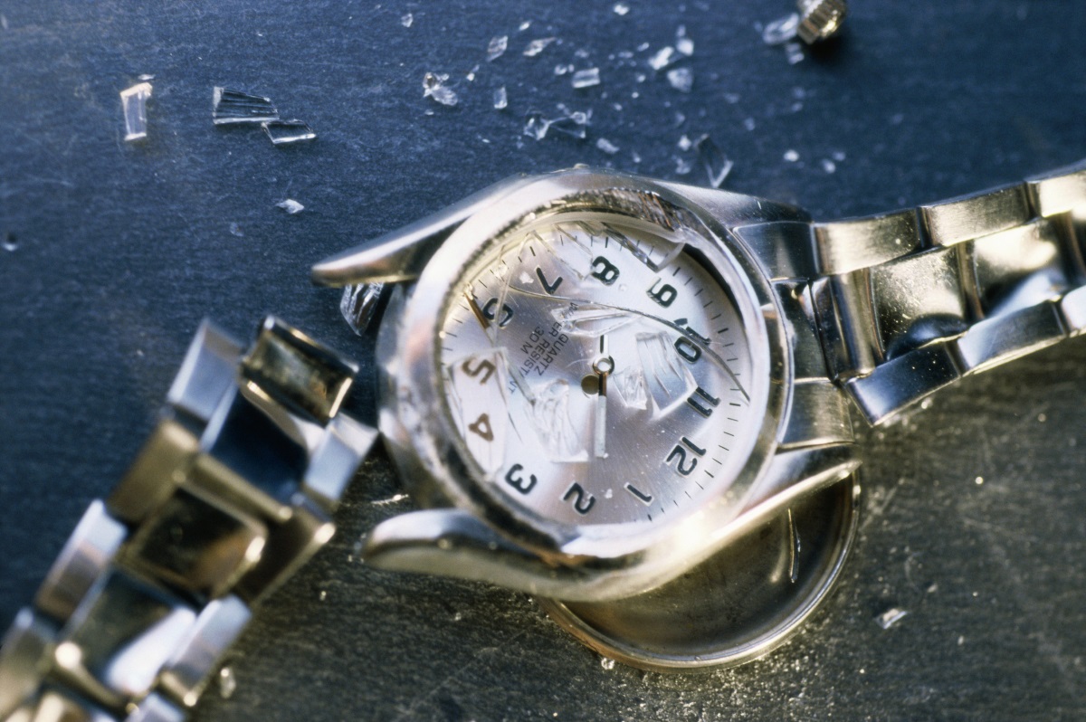 5. Счупен часовник - според фън шуй счупените вещи, особено часовниците, показват лошите събития в бъдещето.