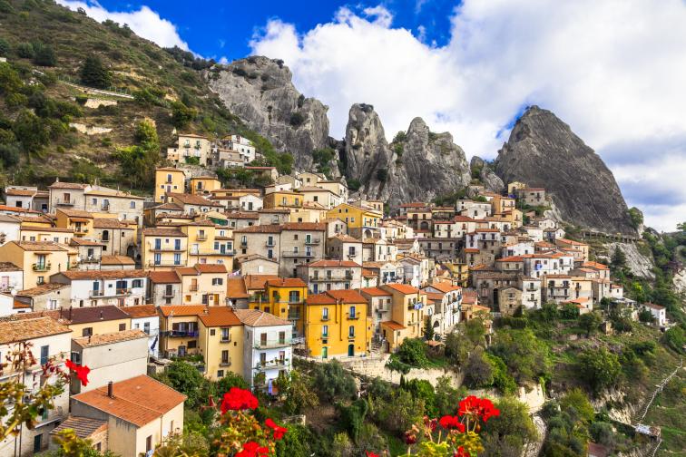  Кастелмеца̀но  е село и община в Южна Италия, провинция Потенца, регион Базиликата. Разположено е на 750 метра надморска височина.  